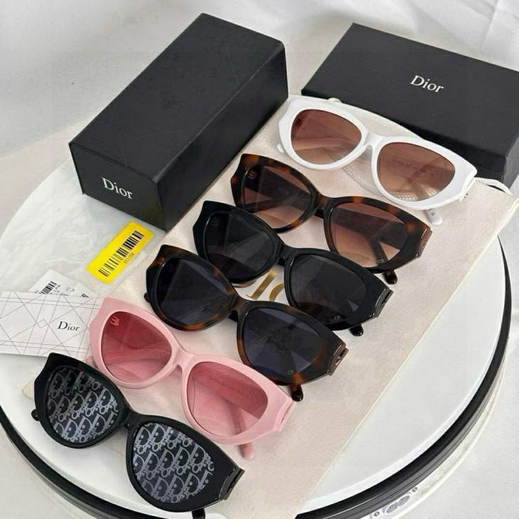 Picture of Dior Sunglasses _SKUfw77619910fw